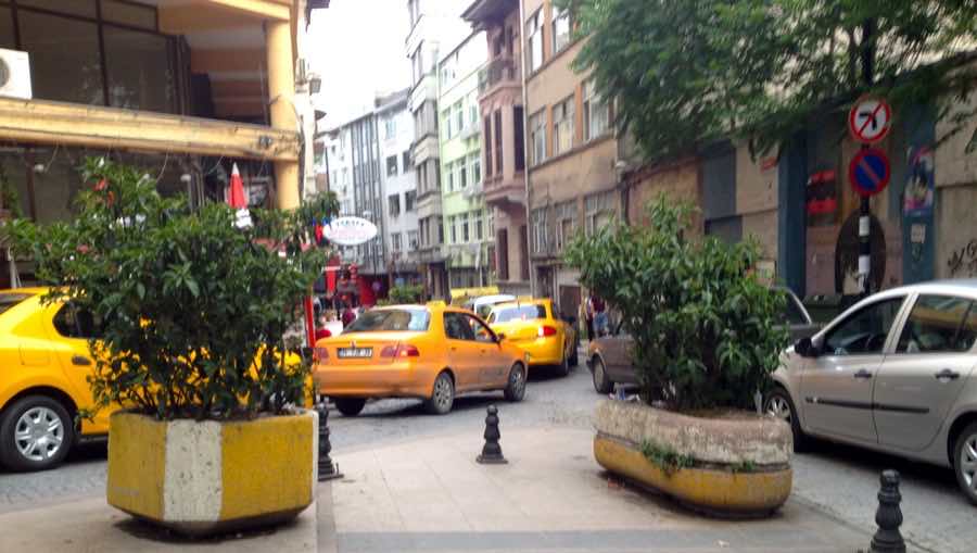 Istanbul taxis, Ben Lopatin